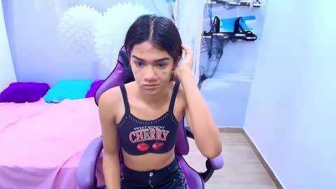 Snapshot of demi_leed chatting on 10/15/25, 12:27 DEMI online show from 10/15/25, 12:27