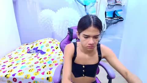 Snapshot of demi_leed chatting on 10/21/25, 12:17 DEMI online show from 10/21/25, 12:17