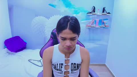 Snapshot of demi_leed chatting on 11/25/25, 11:43 DEMI online show from 11/25/25, 11:43