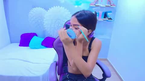 Snapshot of demi_leed chatting on 12/02/25, 12:43 DEMI online show from 12/02/25, 12:43