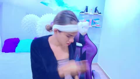 Snapshot of demi_leed chatting on 01/13/26, 11:48 DEMI online show from 01/13/26, 11:48