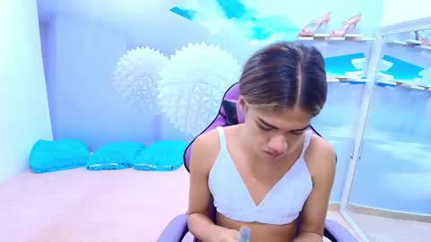 Snapshot of demi_leed chatting on 02/20/26, 11:54 DEMI online show from 02/20/26, 11:54