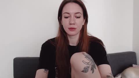 Snapshot of demiamour chatting on 09/19/25, 08:38 Demi. not your babybabebb and other shit online show from 09/19/25, 08:38