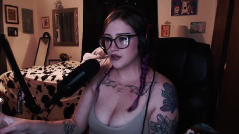 Snapshot of demongf chatting on 12/14/24, 02:34 Demoness Mina online show from 12/14/24, 02:34