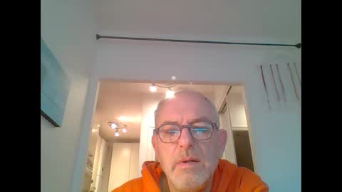 Snapshot of demundu chatting on 12/26/24, 08:18 demundu online show from 12/26/24, 08:18