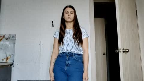 Mia online show from 04/21/26, 07:14