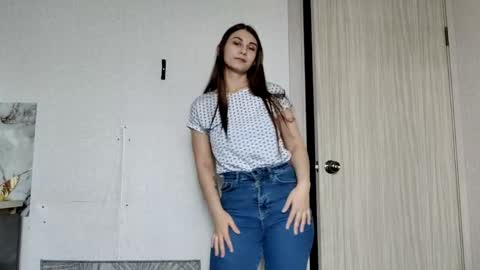 Mia online show from 04/22/26, 07:44