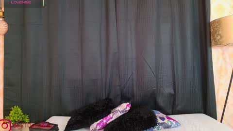 Denisse online show from 10/20/25, 12:16