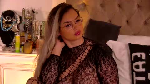 Ela online show from 06/09/26, 10:32
