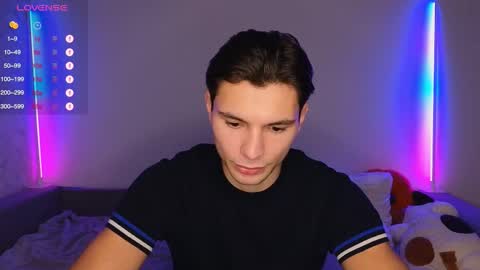 Den online show from 12/03/25, 01:20