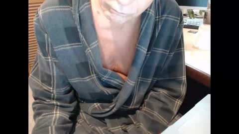 Snapshot of denn_jett chatting on 12/04/25, 10:24 Den Jet online show from 12/04/25, 10:24