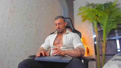 dennis_cox_ online show from 02/04/25, 01:16