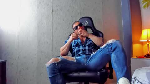 dennis_cox_ online show from 02/09/25, 04:18