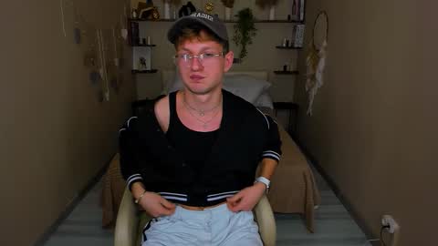 Snapshot of dennis_rodriguez chatting on 11/29/25, 08:45 Dennis online show from 11/29/25, 08:45