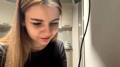 Denni online show from 09/27/25, 05:07