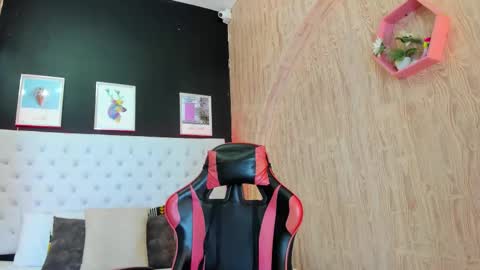 Snapshot of dennyzeans chatting on 12/05/25, 11:30 dennyzeans online show from 12/05/25, 11:30