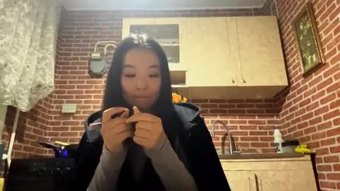 Emma online show from 11/16/25, 01:17