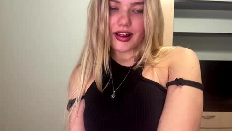 Snapshot of deonnahobb chatting on 02/14/26, 03:53 Luna online show from 02/14/26, 03:53