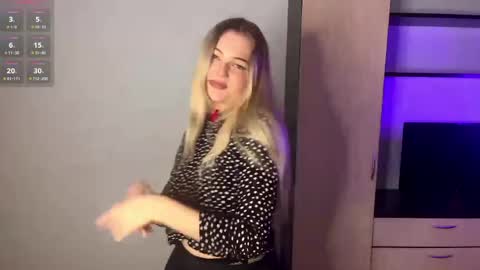 Luna online show from 04/22/26, 05:25