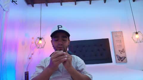 Snapshot of dereck_jhonsonn chatting on 11/05/25, 10:10 Dereck online show from 11/05/25, 10:10