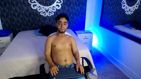 Snapshot of dereck_jhonsonn chatting on 11/08/25, 07:56 Dereck online show from 11/08/25, 07:56