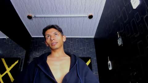 Snapshot of dereck_monroe chatting on 05/23/26, 01:55 Dereck online show from 05/23/26, 01:55