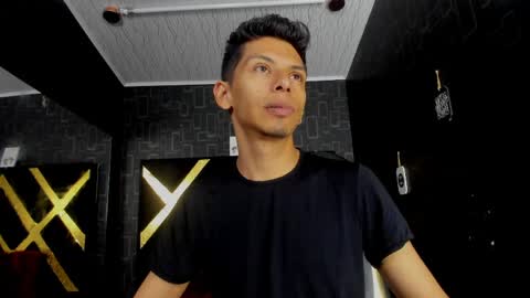 Snapshot of dereck_monroe chatting on 05/25/26, 01:06 Dereck online show from 05/25/26, 01:06