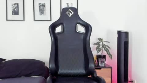 Snapshot of dereck_vega chatting on 07/19/26, 12:47 Dereck Vega online show from 07/19/26, 12:47