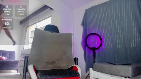 Snapshot of dereckhardd chatting on 11/20/25, 02:06 dereckhardd online show from 11/20/25, 02:06