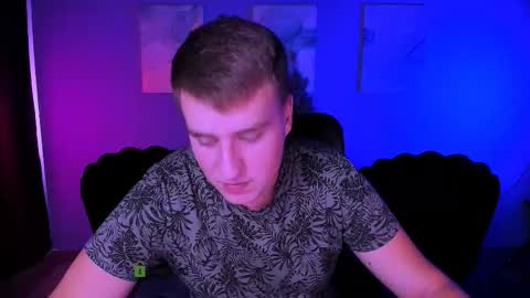 derek_hawk_ online show from 12/04/25, 09:40