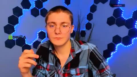 derek_hawk_ online show from 02/04/26, 09:37