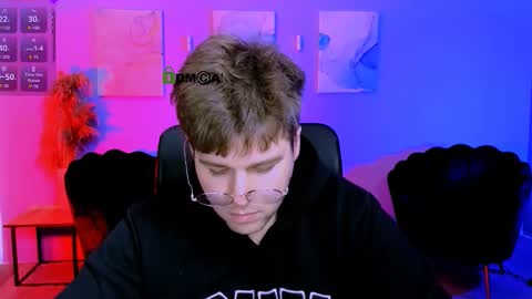 derek_hawk_ online show from 03/22/26, 09:45