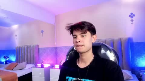 derek_sinn online show from 04/20/26, 08:43