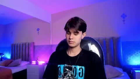 derek_sinn online show from 04/21/26, 01:42