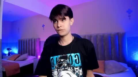 derek_sinn online show from 04/21/26, 02:51