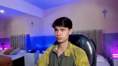 derek_sinn online show from 04/21/26, 08:01