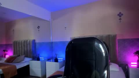 derek_sinn online show from 04/22/26, 08:32