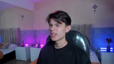 derek_sinn online show from 04/23/26, 08:33