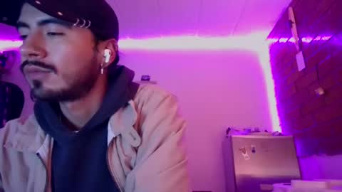 Snapshot of derek_smoke chatting on 07/18/26, 05:00 Derek smit online show from 07/18/26, 05:00