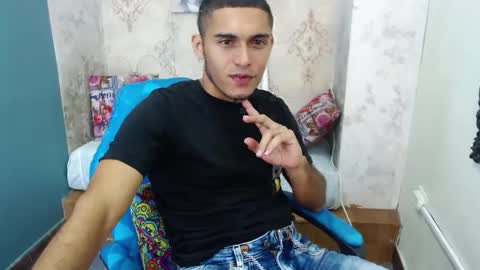 Snapshot of derek_storm_ chatting on 09/24/25, 02:37 D E R E K online show from 09/24/25, 02:37
