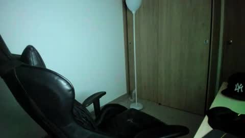 derekmuller11 online show from 04/15/26, 01:45