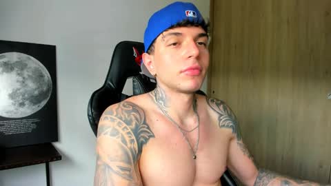 derekmuller11 online show from 04/23/26, 04:09