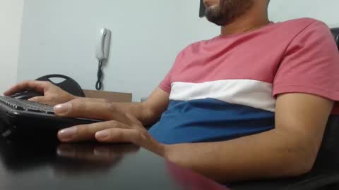 Snapshot of derrik_ chatting on 12/22/24, 11:54 online show from 12/22/24, 11:54