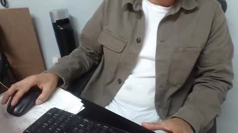 Snapshot of derrik_ chatting on 01/03/25, 12:08 online show from 01/03/25, 12:08