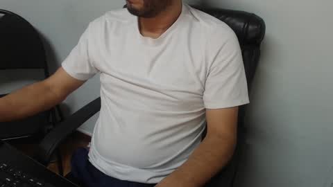 Snapshot of derrik_ chatting on 03/02/25, 11:18 online show from 03/02/25, 11:18