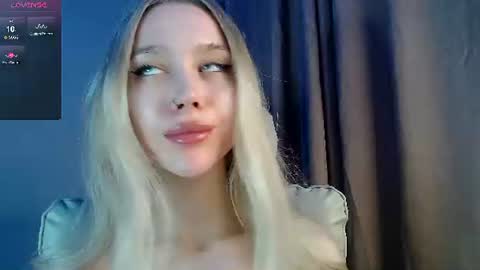 Snapshot of des_ch chatting on 06/26/26, 03:49 Ari online show from 06/26/26, 03:49