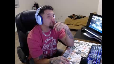 Snapshot of desertadventurer25 chatting on 10/19/25, 08:15 desertadventurer25 online show from 10/19/25, 08:15