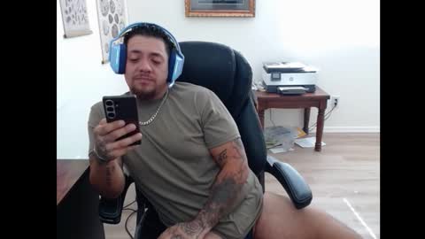 Snapshot of desertadventurer25 chatting on 10/26/25, 06:03 desertadventurer25 online show from 10/26/25, 06:03