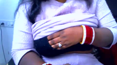 Snapshot of desi_punjabn chatting on 12/18/24, 03:47 simran online show from 12/18/24, 03:47