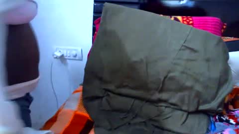Snapshot of desi_punjabn chatting on 01/14/25, 03:43 simran online show from 01/14/25, 03:43